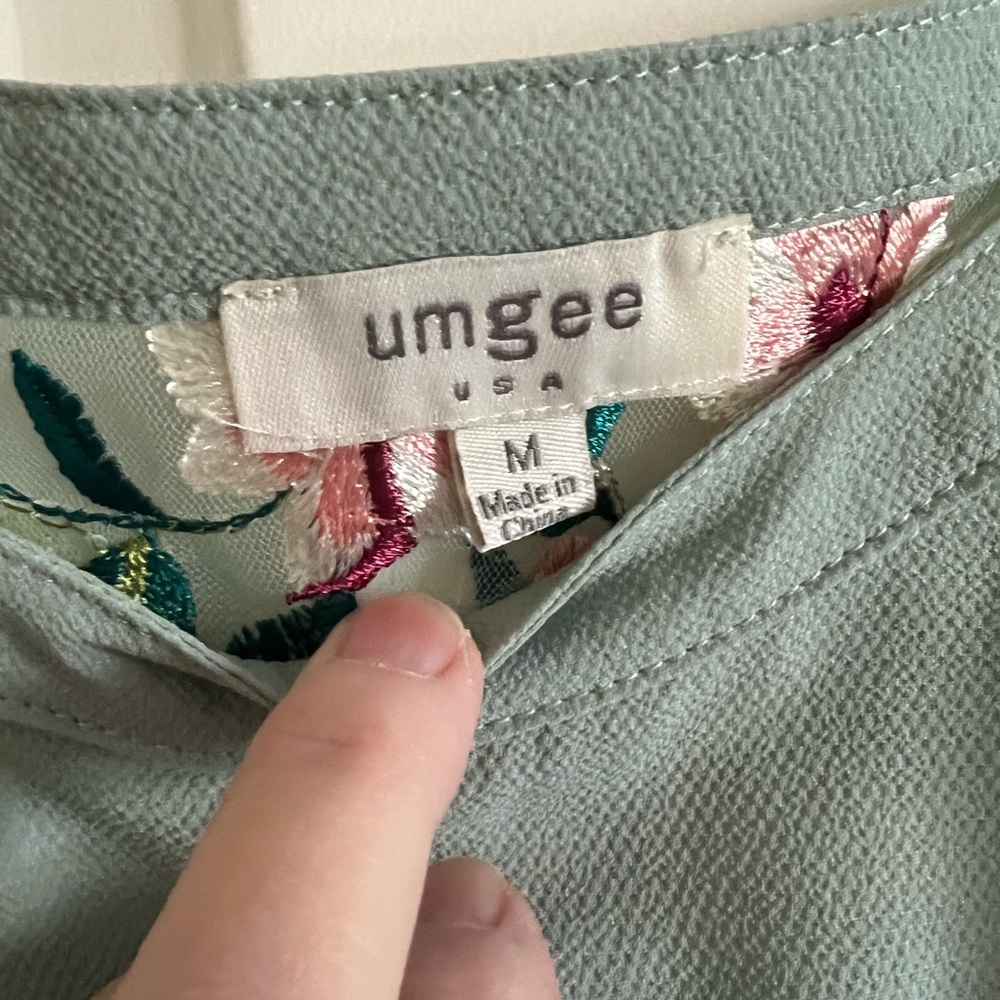 Seafoam green shirt with shear embroidered sleeves -medium - Picture 4 of 8